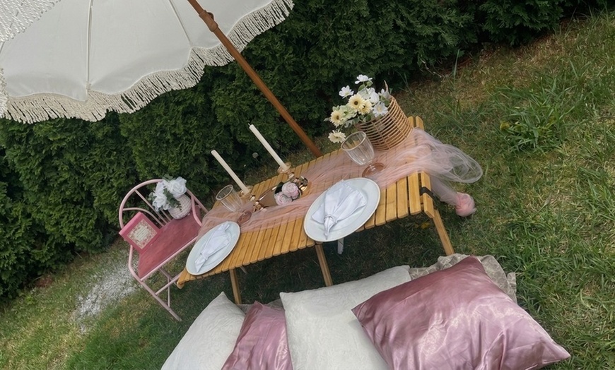 Image 7: Enjoy Picnic Style Dining 2, 2-4, 4-6,/6-8 people, Drinks not included