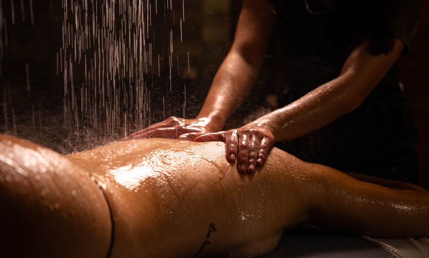 Image 1: Masaż wodny z opcjonalną sauną dla 1 osoby lub dla dwojga