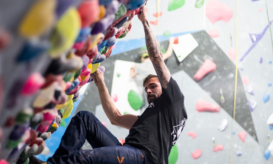 Image 14: Escalada libre o en familia con material y 1 h de profesor incluido