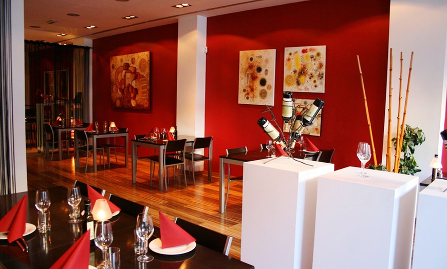 Image 8: Menú degustación de tapas o prémium con botella de vino para 2 o 4 