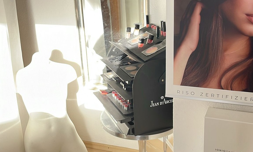 Image 4: 1 oder 2 BB-Glow-Gesichtsbehandlungen oder Microneedling für 1 Person