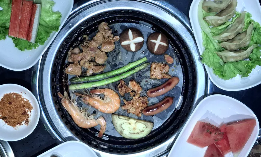 Image 7: Buffet asiático futurista con barbacoa coreana y hot pot en Madrid