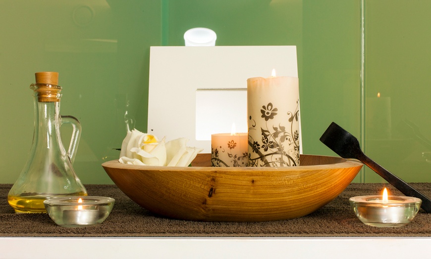 Image 4: 70 Min. Ayurvedische Abhyanga Massage / Lomi Lomi Massage für 1 Person