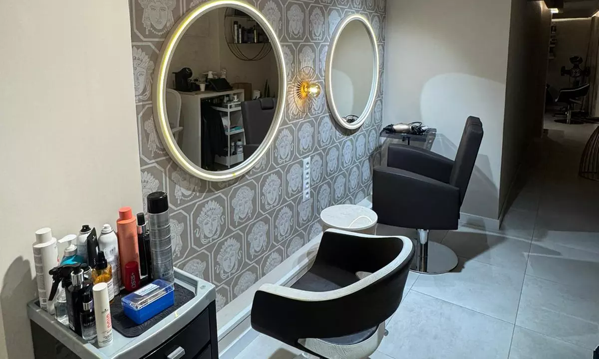 Peluquería con lavado, mascarilla, corte, brushing y opción a tinte