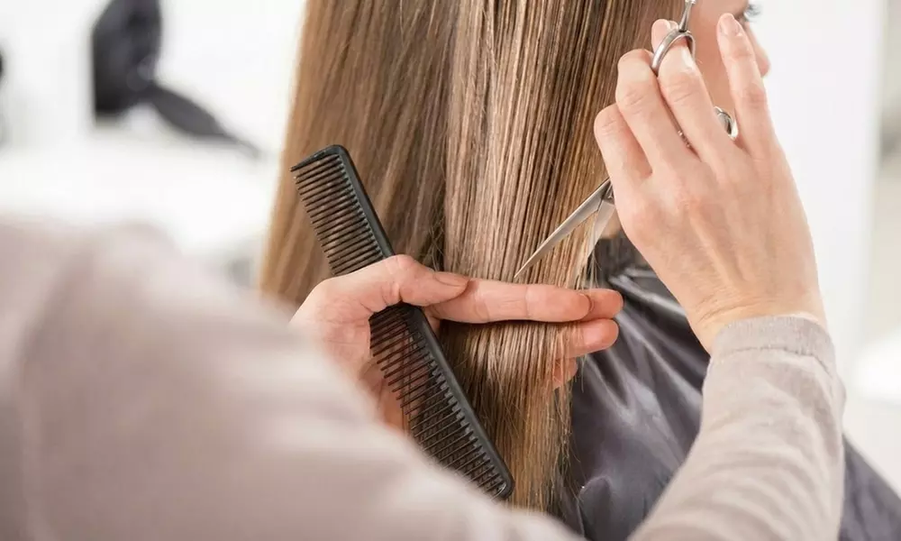 Enhance Yourself with Hair Color and Highlight Services