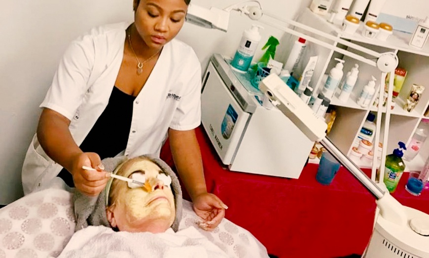 Image 2: Hybrid or Volume Eyelash Extensions with Optional 2 Week Fill-In