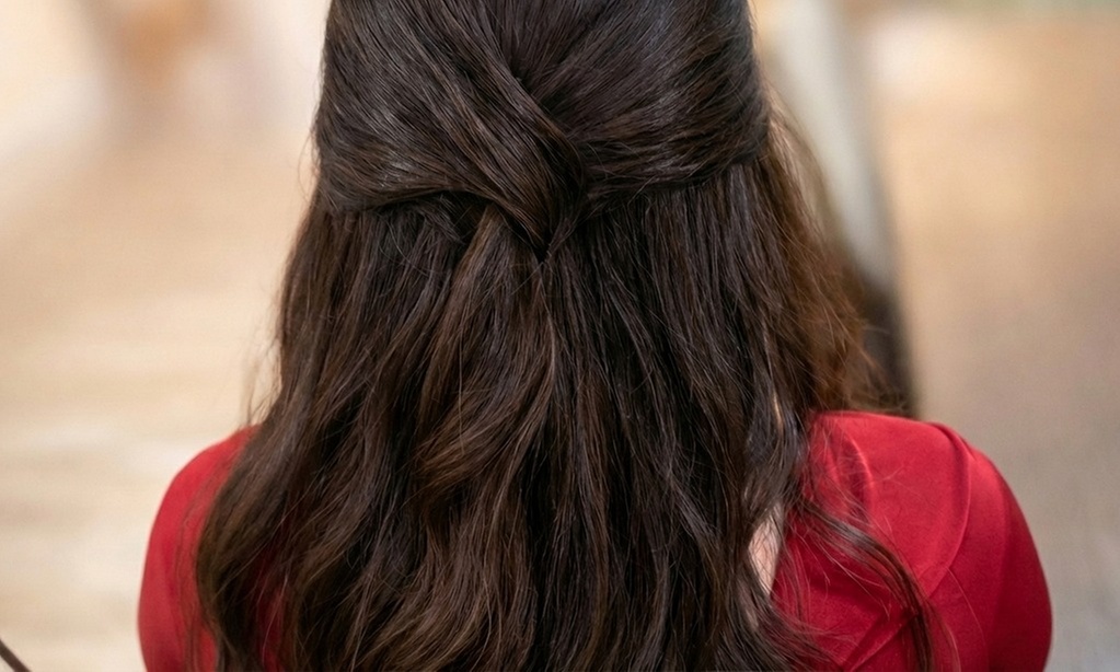 Hairstyling (Curls or Half-Up Style)/Special Occasion Updo (60 mins)