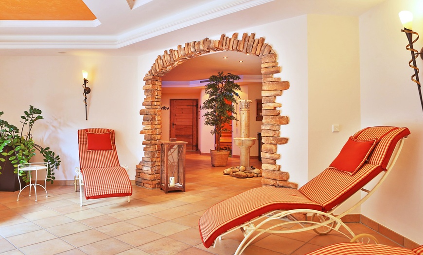 Image 1: Schwarzwald: Doppelzimmer mit Balkon & Spa, opt. mit 3/4-Pension