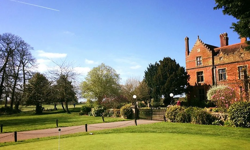 Image 6: Relaxing Spa Day with Dining & Prosecco at Country Club Retreat
