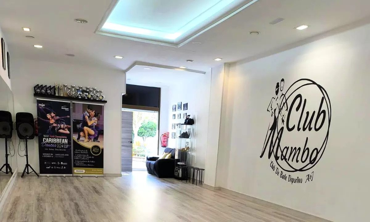 Clases de salsa y bachata por niveles durante un mes