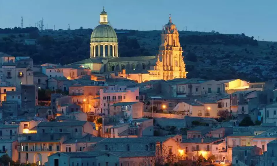 Ragusa 4*: camera Classic con colazione, drink e massaggio per 2