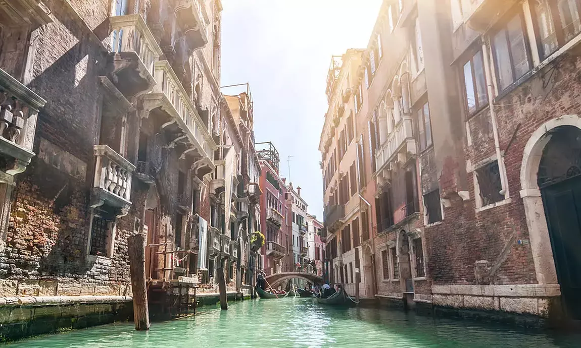 Promenade guidée en gondole à Venise