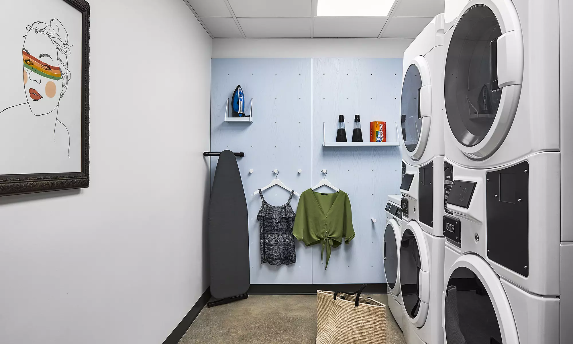 The 4-Star Catbird Hotel: Family-Friendly & Affordable - Book Now!