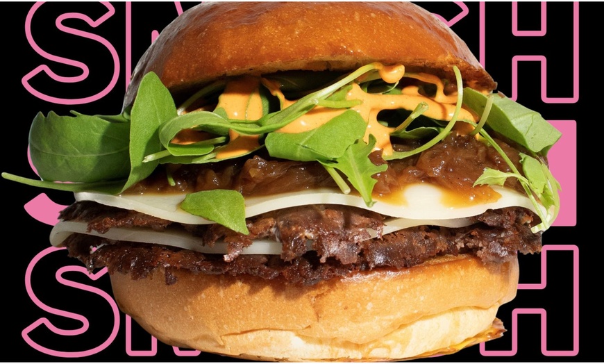 Image 11: Menú para 2 o 4 con entrante, hamburguesas, postre y bebidas