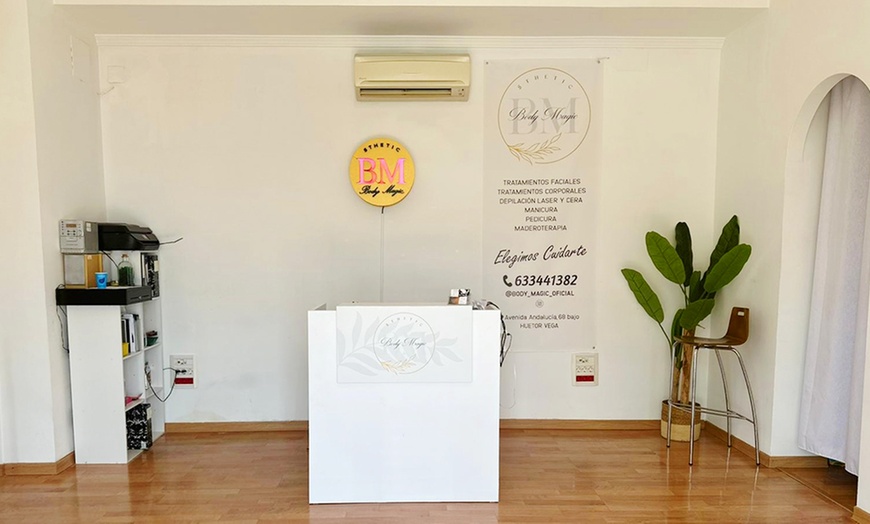 Image 8: Obtén una piel radiante con una limpieza facial a elegir para 1