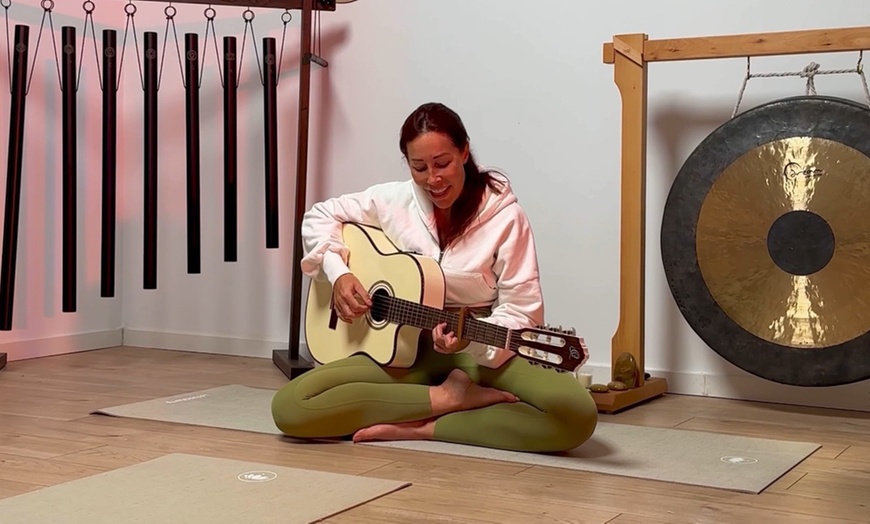 Image 2: Renueva y libera energías con 60 minutos en círculo de canto