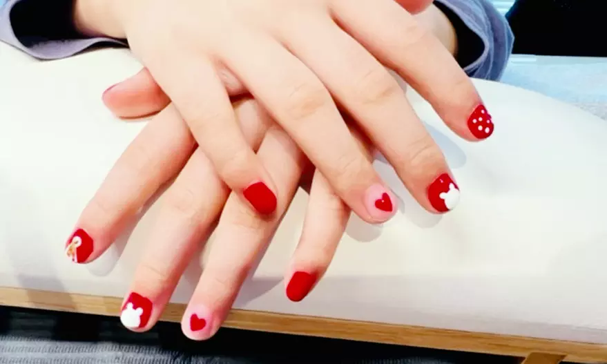 Beauté des mains ou pieds : vernis semi-permanent ou pose américaine