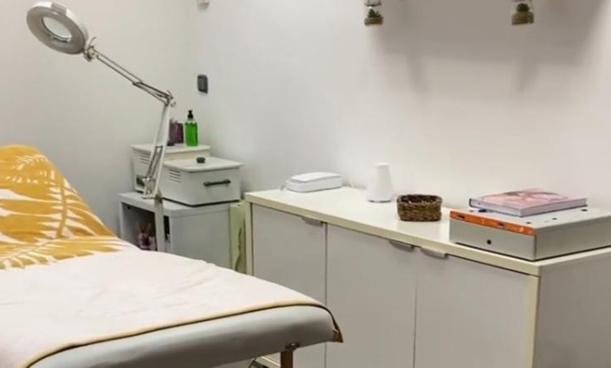 Image 8: Mima tu cuerpo con un masaje con duración y técnica a elegir para 1