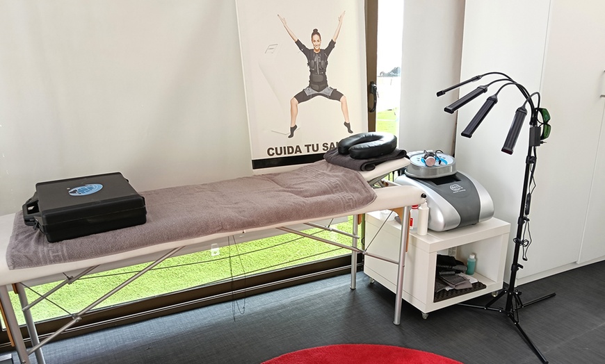 Image 3: Hasta 4 sesiones de radiofrecuencia en cara y cuello para 1 persona 