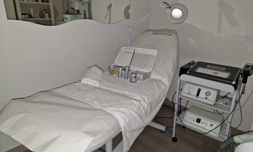 Image 3: 1, 2 o 3 sesiones de radiofrecuencia facial Indiba rostro completo