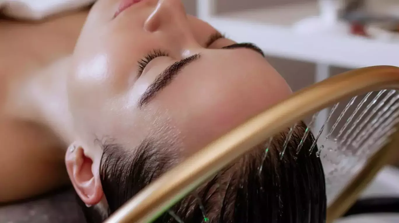 Head Spa & Hydrogen Gesichtsbehandlung (90 Min.) für 1 oder 2 Personen