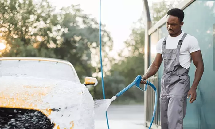 Nettoyage auto manuel impeccable, intérieur ou extérieur selon option avec PE Clean Auto (jusqu'à 60% de remise) - Second Medium