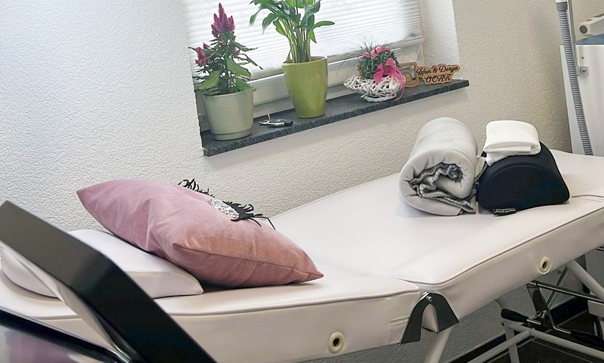 Image 2: 1, 3 oder 5 Aqua-Facial-Gesichtsbehandlungen für 1 Person