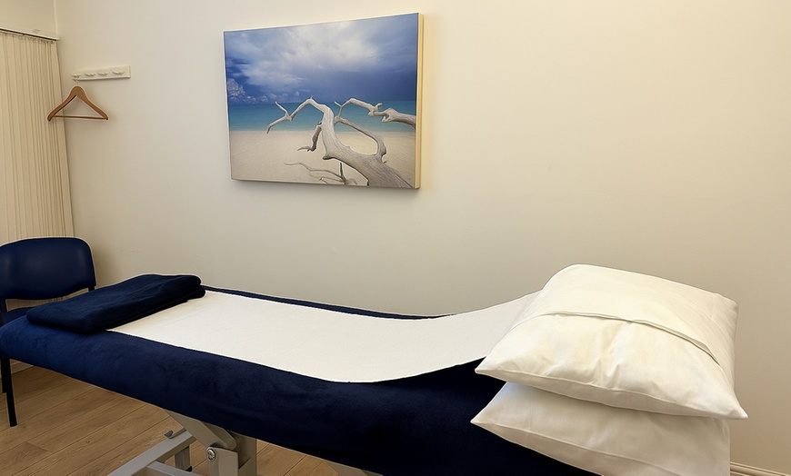 Image 3: Indulge in a 30, 60 or 90 Minute Pampering Package /Facial / Massage