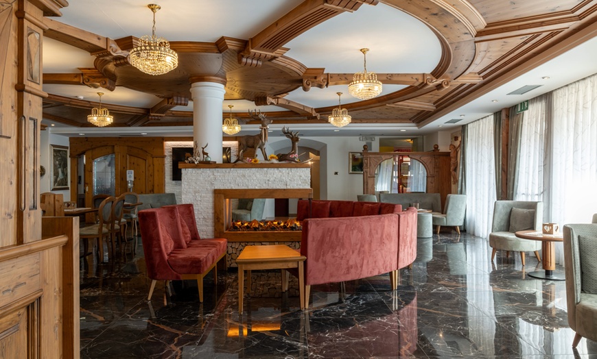 Image 4: Trentino: camera Comfort per 2 con colazione o mezza pensione