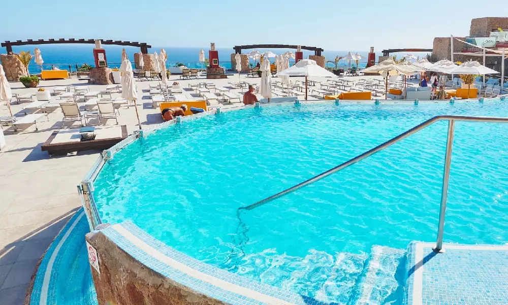 Relax a dúo junto al mar: acceso a piscinas de hotel 4*, spa y masaje