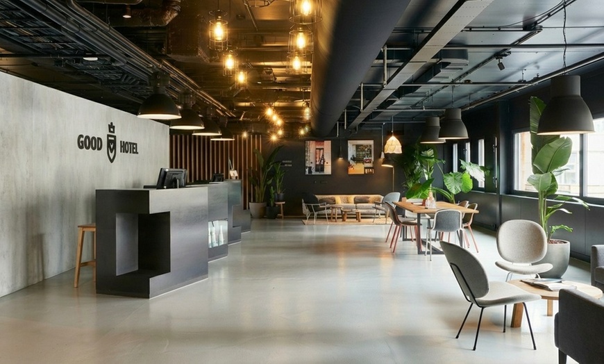 Image 21: London: Waterfront Floating Hotel Stay for 2