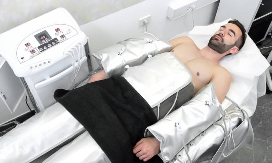 Image 6: 2 o 5 sesiones de combo reductor con 3 tratamientos en zona a elegir