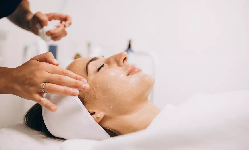 Image 1: Limpieza facial completa con opción a tratamientos extra para 1 