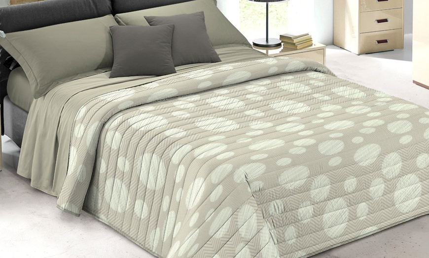 Image 15: Trapuntino estivo in microfibra
