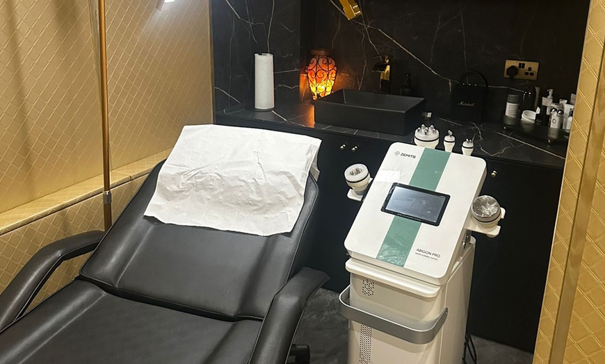 Image 2: 1 or 5 CACI Ultra Radiance Facials, CACI Ultimate Glow Package & More