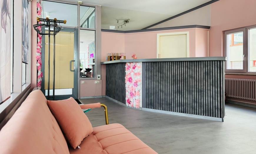 Image 3: Haarschnitt optional mit Maske, Strähnen, Ansatzfarbe oder Balayage