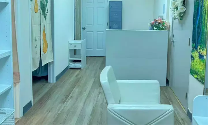 70 or 90-Minute Aromatherapy Essential Oil Shampoo Head Spa