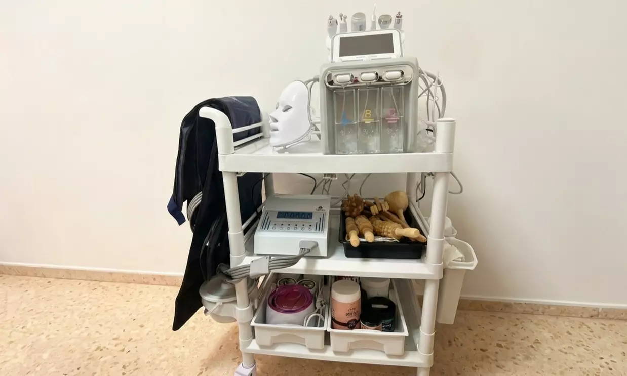 1 o 2 sesiones de radiofrecuencia facial 25 minutos o corporal 30 minutos por zona con hasta un 42% de descuento - Primary Image