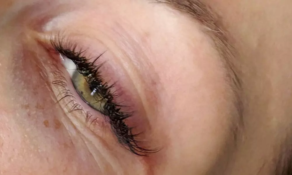 Achieve Fuller Lashes with Classic Eyelash Extension Options