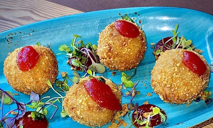 Image 11: Menú para 2 o 4 con entrantes, principales, postres y bebidas 