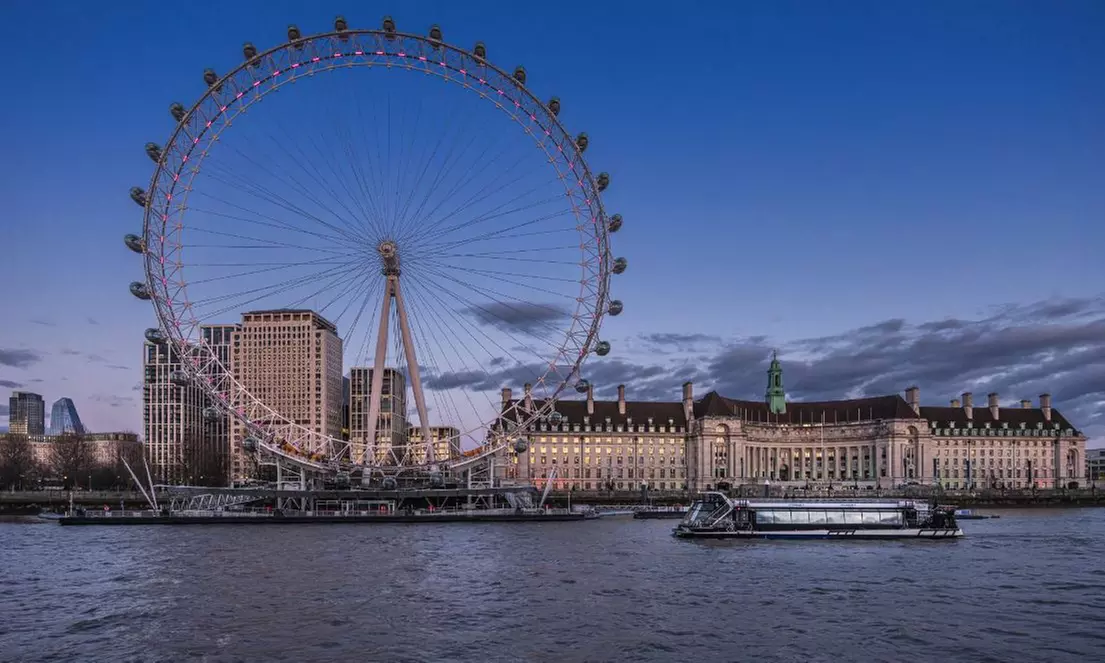 River cruise on the Thames with live music and canapés
