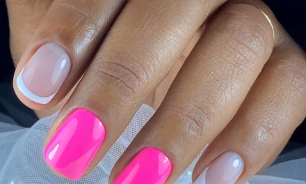 Pose de vernis semi-permanent sur les mains et pieds