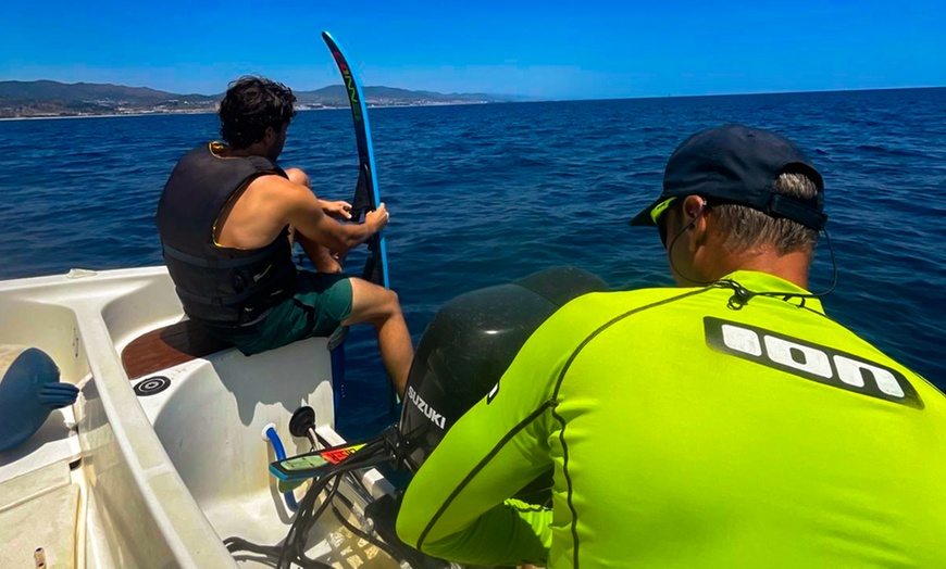 Image 4: Clase de wakeboard o esquí acuático para 1, 2, 4 o 6 personas