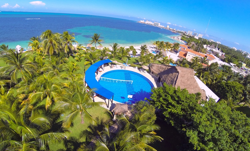 Image 12: ✈ 4-Night All-Incl. Cancún Vacation with Air