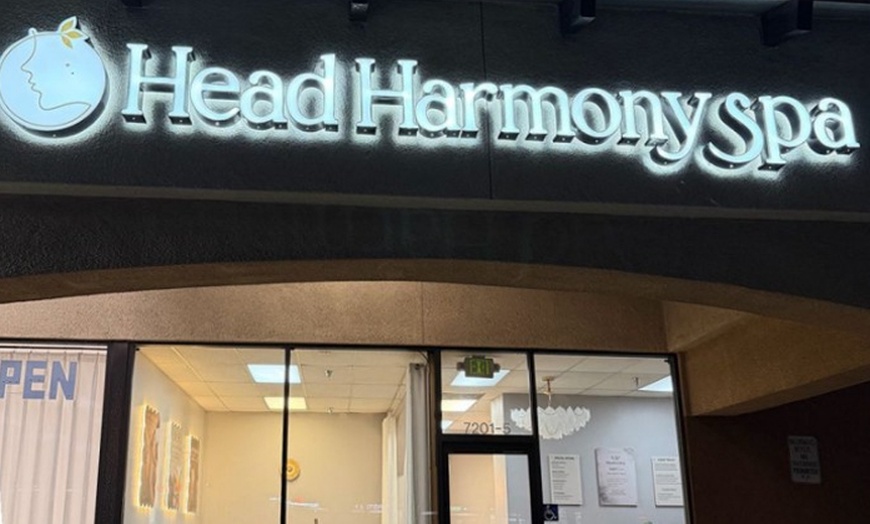 Image 2: Herbal Head Spa with Scalp Detox, Oil Therapy & Massage (75 or 90 Min)