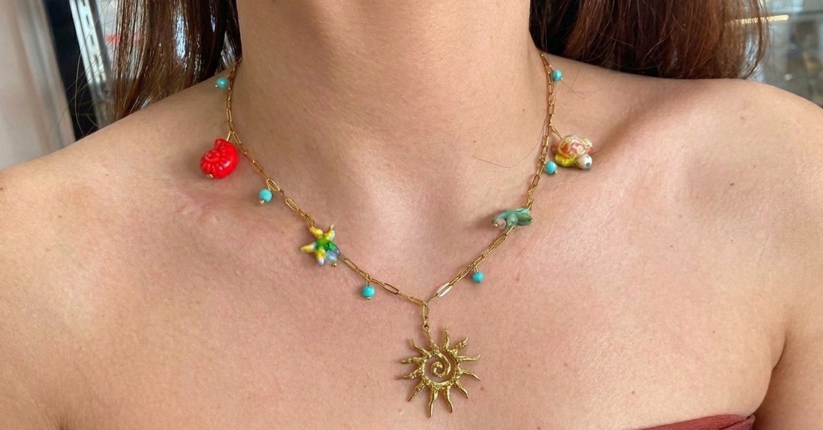 Taller de joyería con picoteo y copa de vino en Tenerife