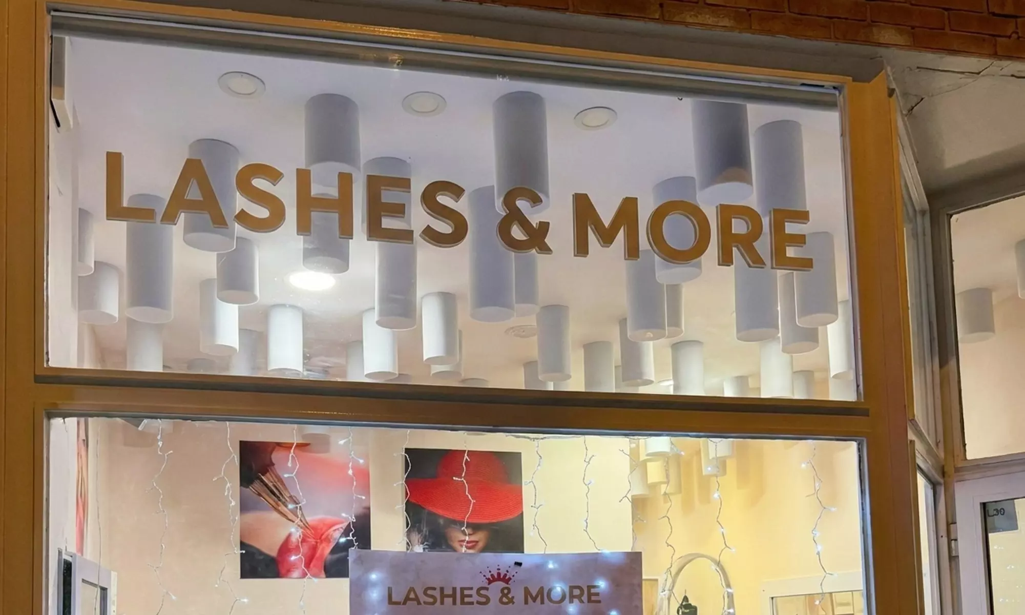 Laminado de cejas y/o lifting y tinte de pestañas para 1 persona