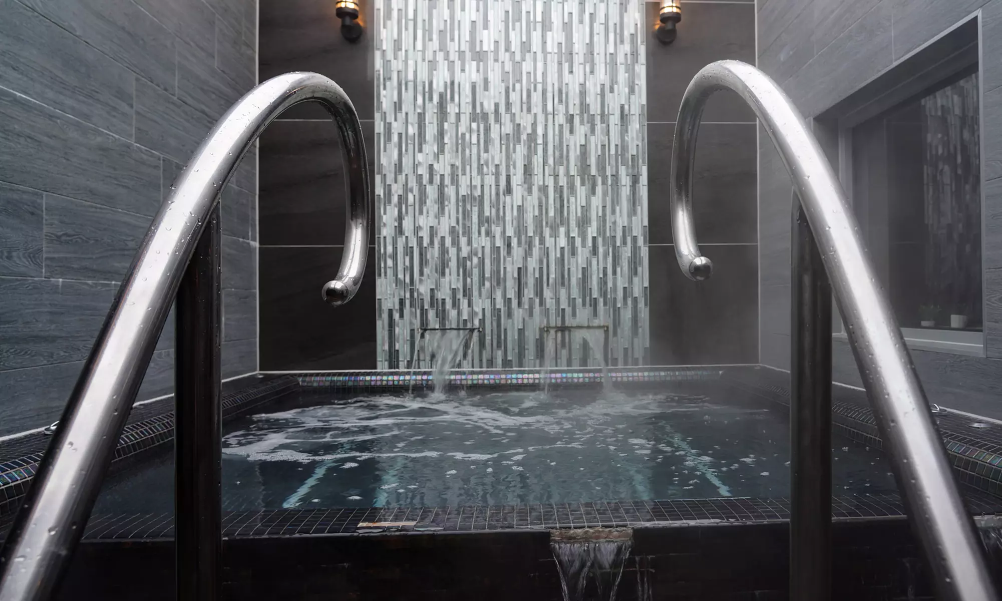 West Yorkshire: Double Room for 2 w/ Breakfast & Dinner, Plus Prosecco