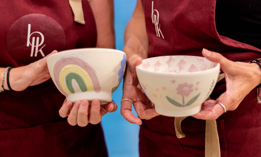 Image 3: Taller de pintura en cerámica y/o Tote Bags con bebida 