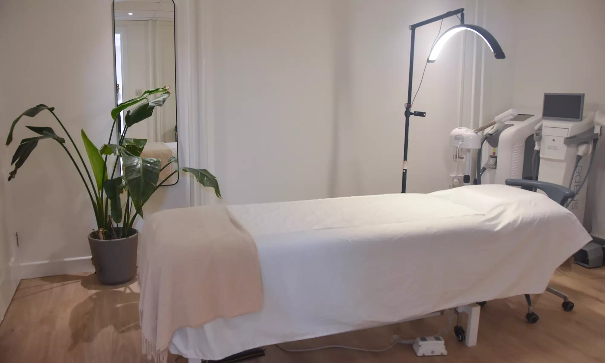 Unwind with 30, 45, or 60-Minute Relax, Swedish or Deep Tissue Massage